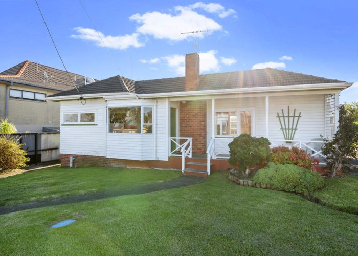  at 2/5 Argyle Terrace, Milford, Auckland