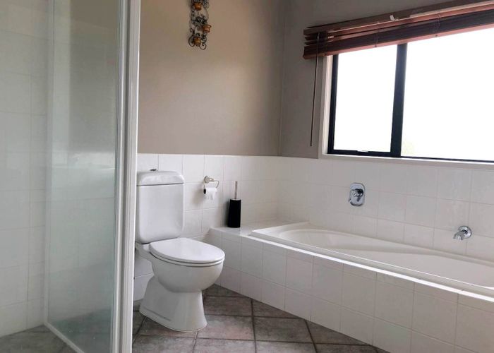  at 11 Dairyland Drive, East Tamaki Heights, Manukau City, Auckland