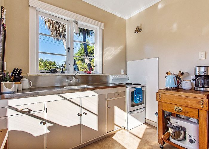  at 11 Newington Road, Henderson, Auckland