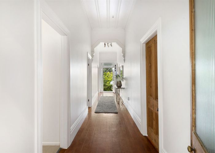  at 9 Summer Street, Stanley Point, Auckland