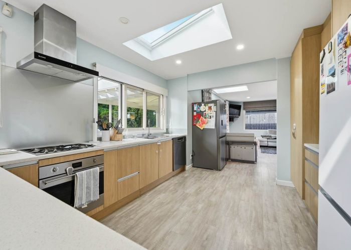  at 6 Fratley Avenue, Farm Cove, Manukau City, Auckland