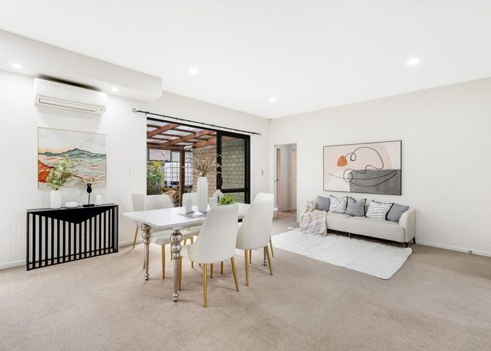  at 4 Helianthus Avenue, Flat Bush, Manukau City, Auckland