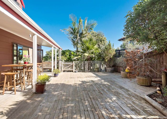  at 5 Newport Place, Forrest Hill, Auckland