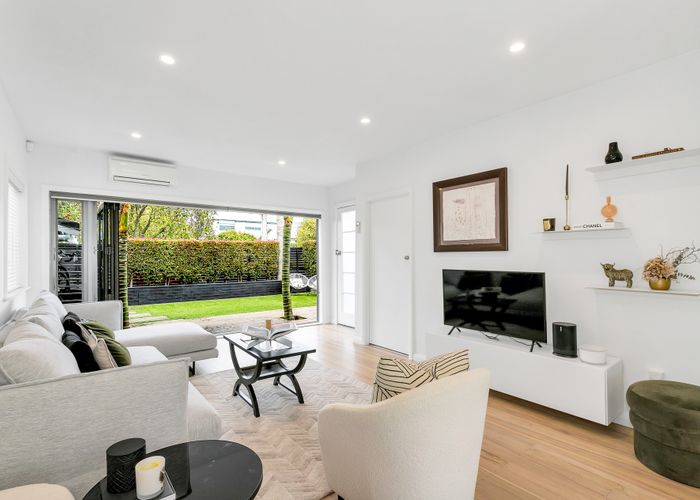 at 8 Boscawen Street, Point Chevalier, Auckland