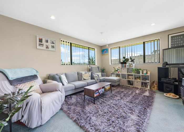  at 6 Jever Place, Massey, Auckland