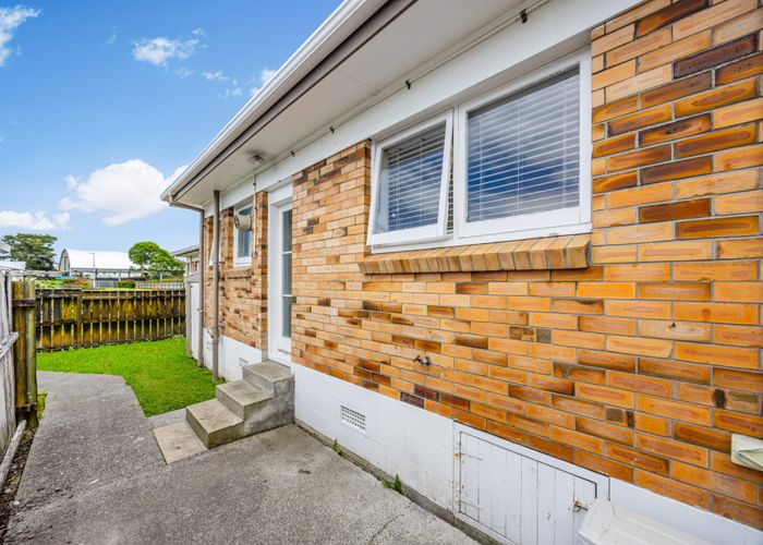  at 2/8 James Road, Manurewa, Manukau City, Auckland