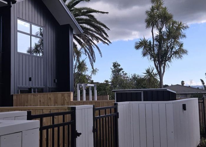  at 10/23 Awaroa Road, Sunnyvale, Waitakere City, Auckland