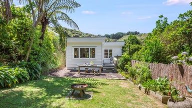  at 63 Airlie Road, Plimmerton, Porirua