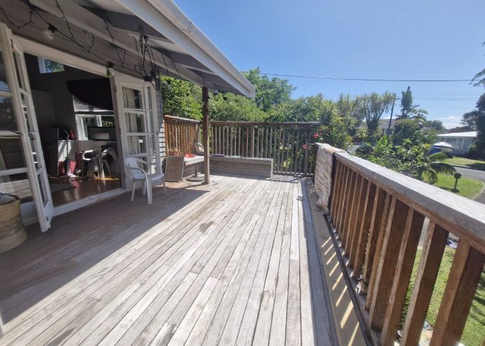  at 4 Earl Rd, Titirangi, Waitakere City, Auckland