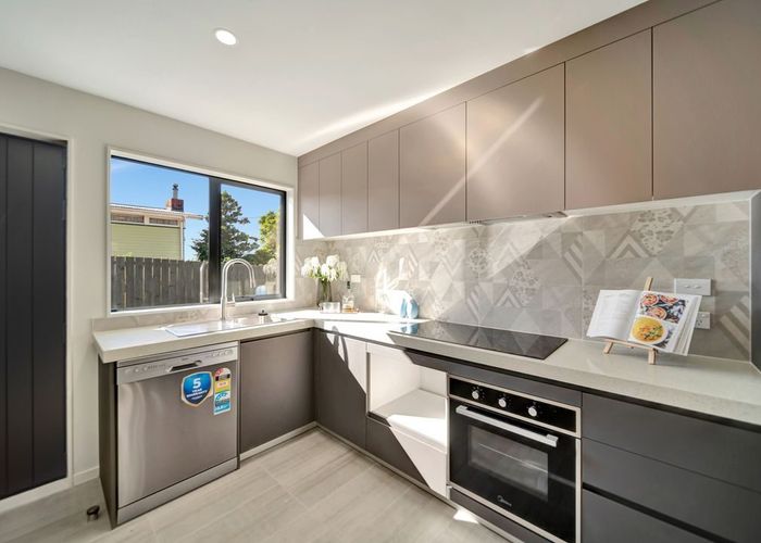  at 12/106 Triangle road, Massey, Waitakere City, Auckland