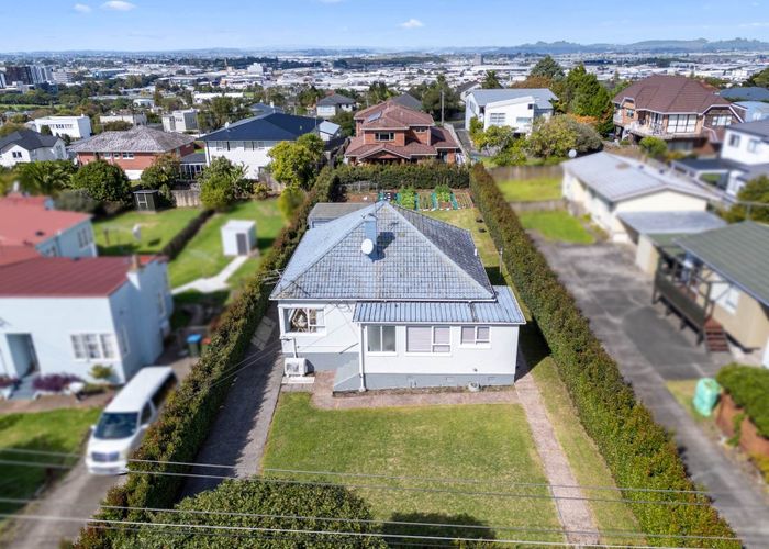  at 13 Kawau Road, Greenlane, Auckland City, Auckland