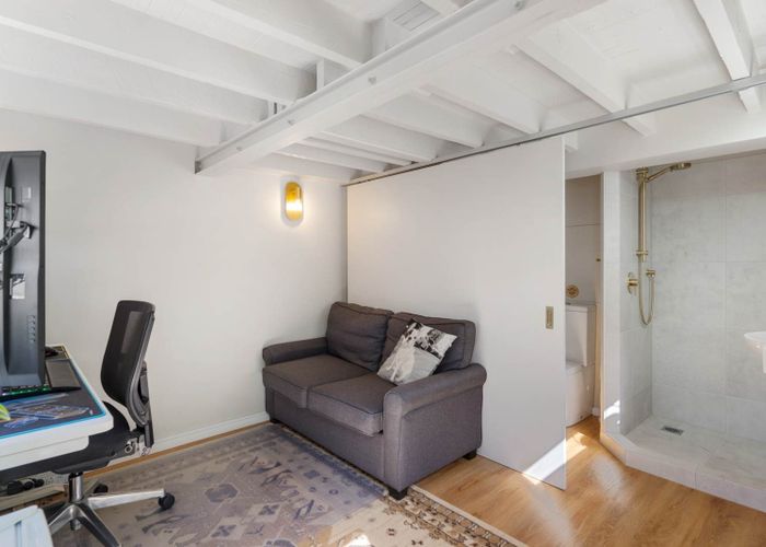  at 6 Worcester Road, Meadowbank, Auckland