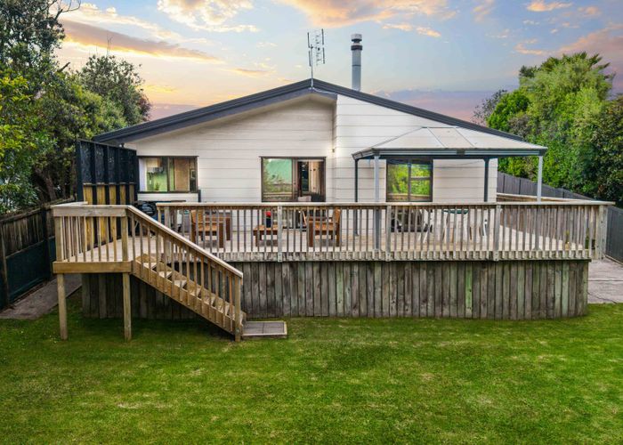  at 4 Macrocarpa Place, Ranui, Waitakere City, Auckland