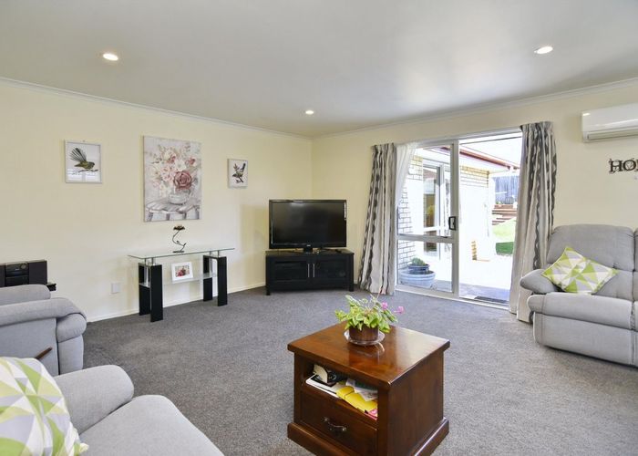  at 15 Willowview Drive, Redwood, Christchurch