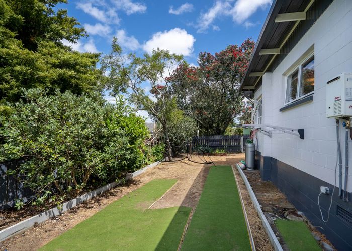  at 304 Great North Road, Henderson, Auckland