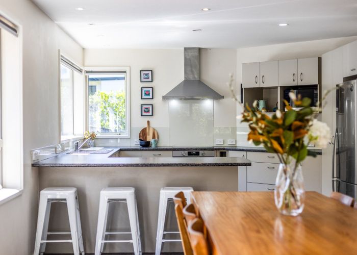  at 8 Kaweka Close, Aotea, Porirua, Wellington