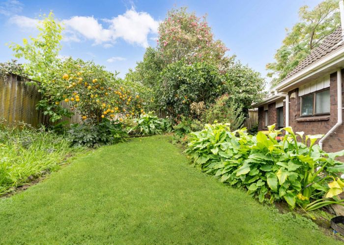  at 2 Yarra Place, Botany Downs, Manukau City, Auckland