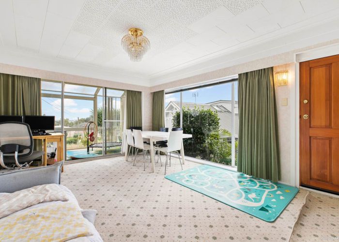  at 1/6 Roskill Way, Three Kings, Auckland