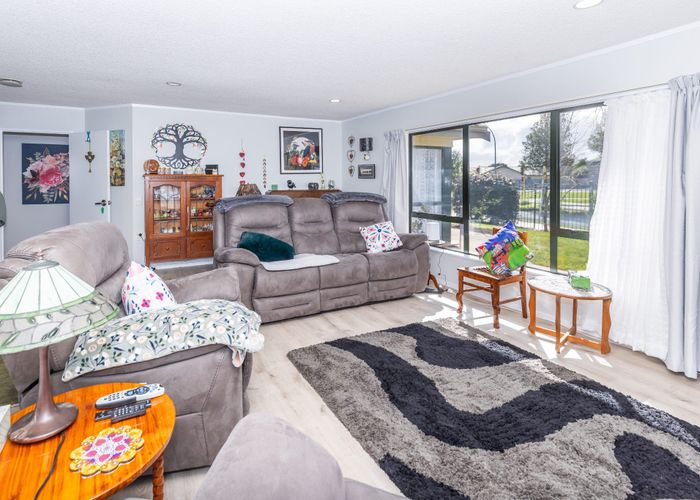  at 115 Oakridge Grove, Flagstaff, Hamilton