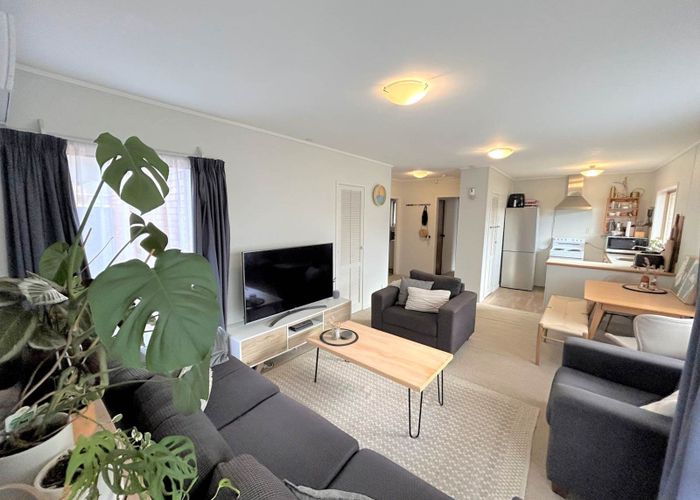  at 1/236 Te Atatu Road, Te Atatu South, Auckland