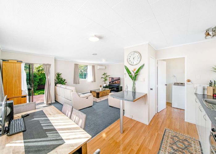  at 2/136 Buckland Road, Manukau, Manukau City, Auckland