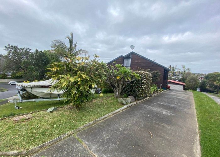  at 8 Branston Avenue, Browns Bay, North Shore City, Auckland