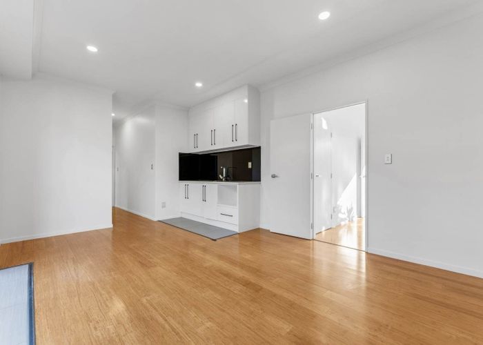  at 8 Gortnest Place, Flat Bush, Auckland