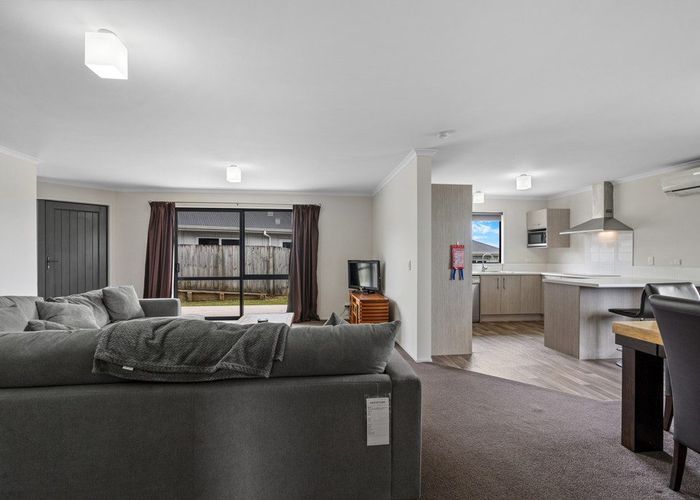  at 6 Iris Place, Grandview Heights, Hamilton