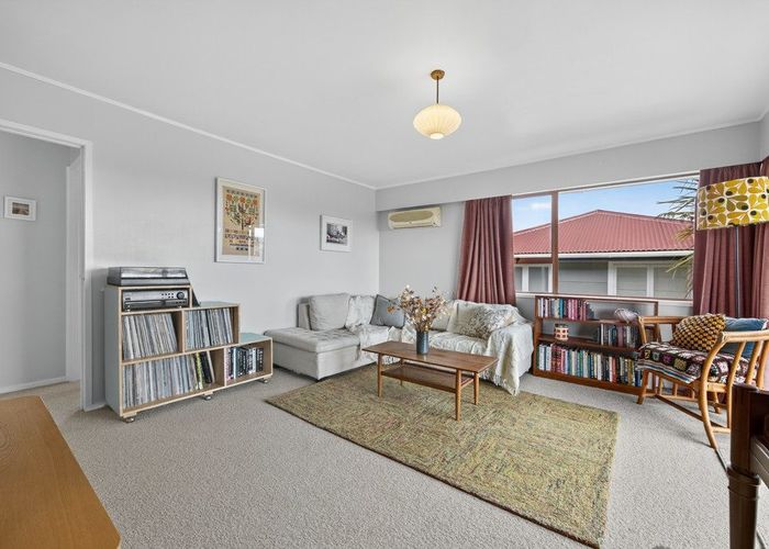  at 2/9 Evans Road, Glen Eden, Waitakere City, Auckland