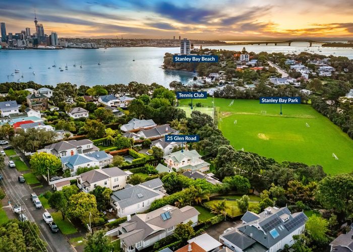  at 25 Glen Road, Stanley Point, Auckland