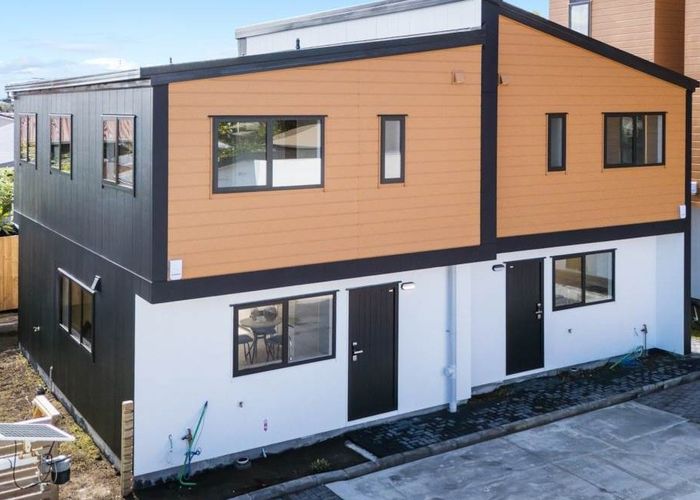 at 1/10 Orchid Place, Te Atatu South, Auckland
