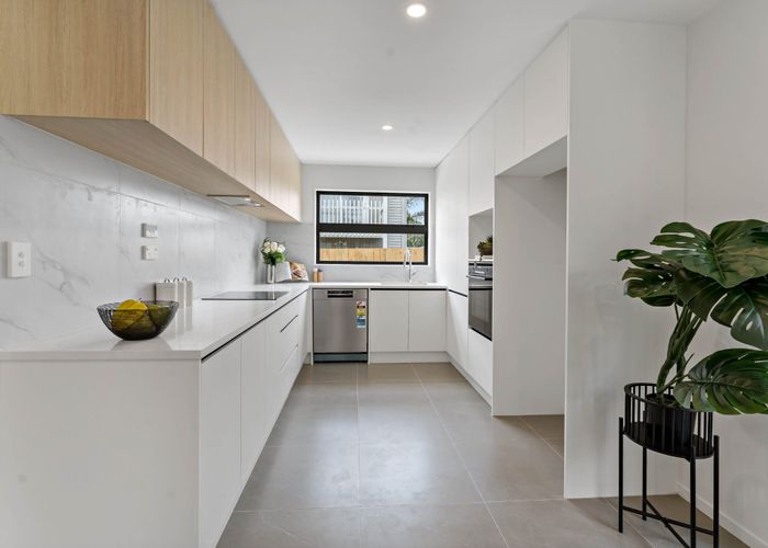  at 4/15 Holland Avenue, Point England, Auckland City, Auckland