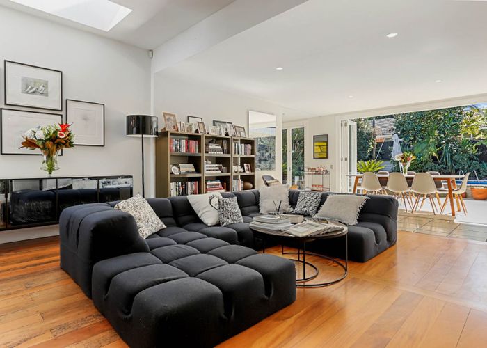  at 5 Kingsview Road, Mount Eden, Auckland