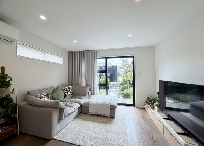  at 16 Hoopers Road, Glen Eden, Waitakere City, Auckland