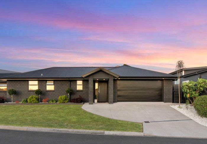  at 16 Moira Close, Welcome Bay, Tauranga