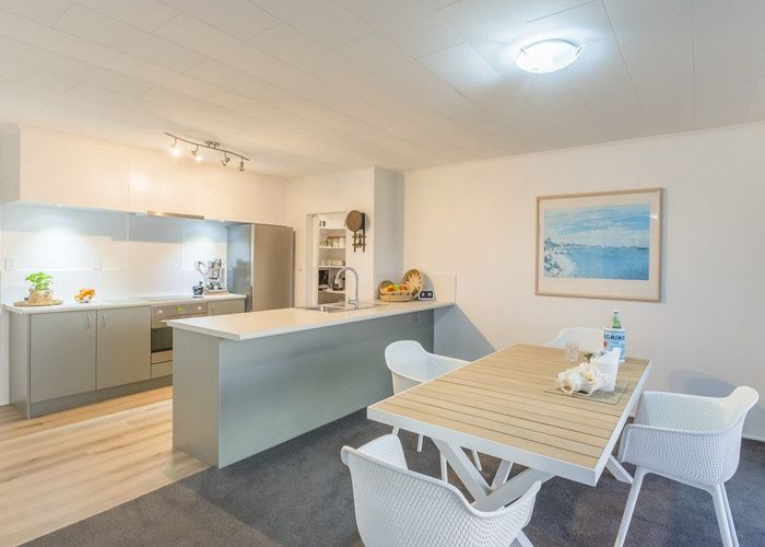 at 5 Raebern Lane, Raumati Beach, Paraparaumu