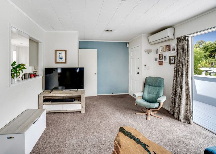  at 8 William Hadlow Place, Hatfields Beach, Orewa