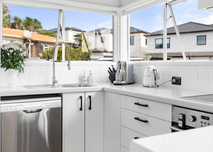  at 1/1 Dalwhinnie Parade, Highland Park, Manukau City, Auckland