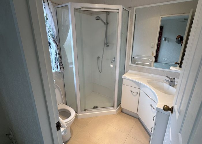  at 2/11 Bowscale Place, Northpark, Manukau City, Auckland