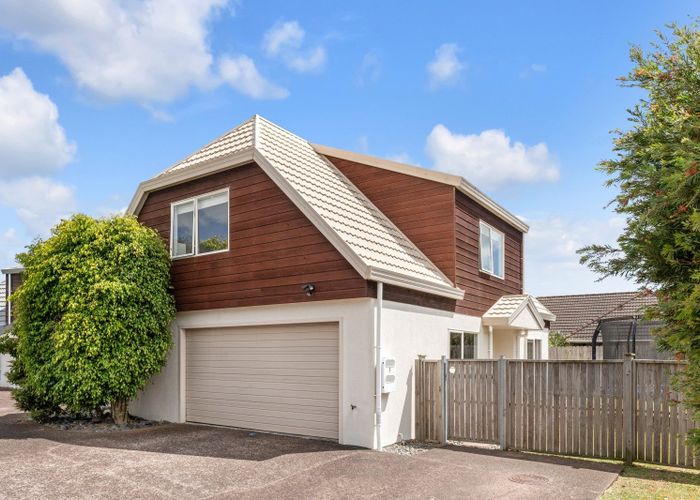  at 1/96 Frank Nobilo Drive, Golflands, Auckland
