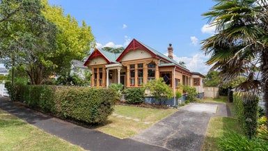 at 31 Summer Street, Stanley Point, Auckland