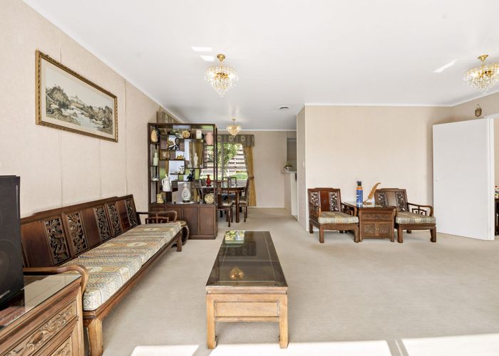  at 4 Sirius Place, Botany Downs, Auckland