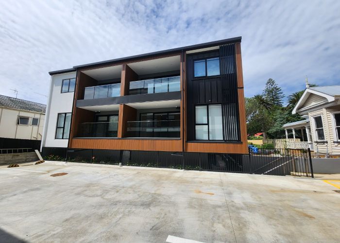  at 4/64    (1/64b) Coronation Road , Mangere Bridge, Manukau City, Auckland