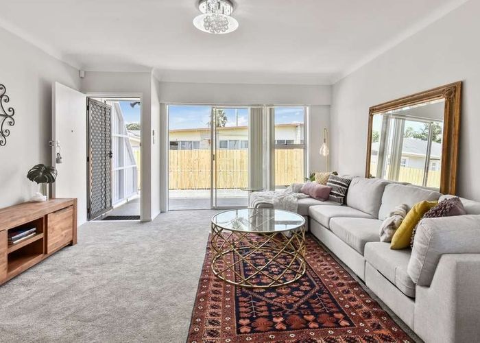  at 2/11 Wentworth Avenue, Papatoetoe, Manukau City, Auckland