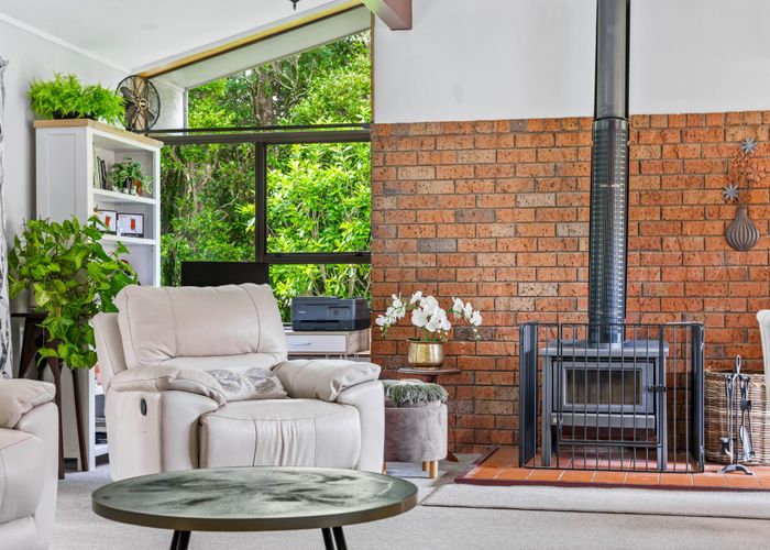  at 1109 Scenic Drive North, Swanson, Waitakere City, Auckland