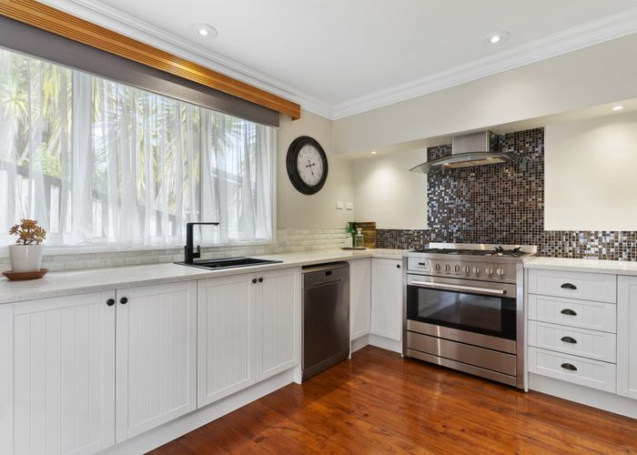  at 11 Rangeview Road, Sunnyvale, Auckland