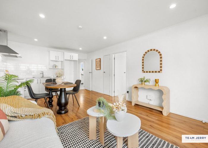  at 2/14 Campbell Road, One Tree Hill, Auckland City, Auckland