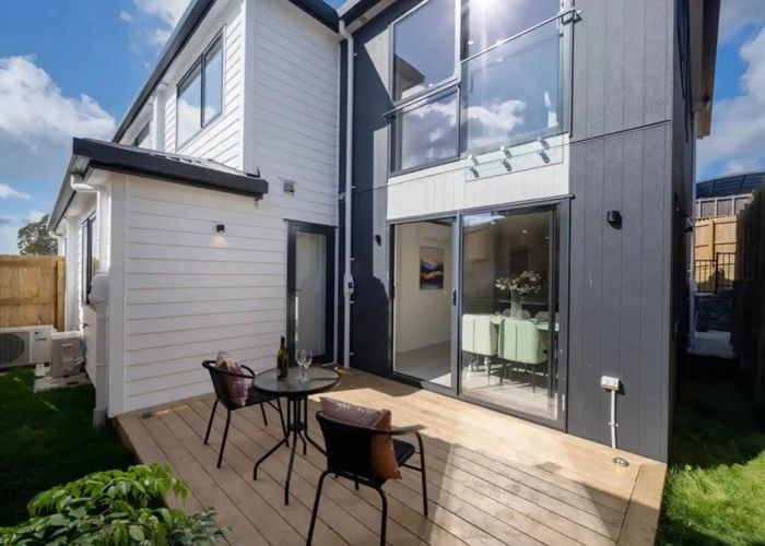  at 7B,C&D Maroubra Place, Botany Downs, Manukau City, Auckland