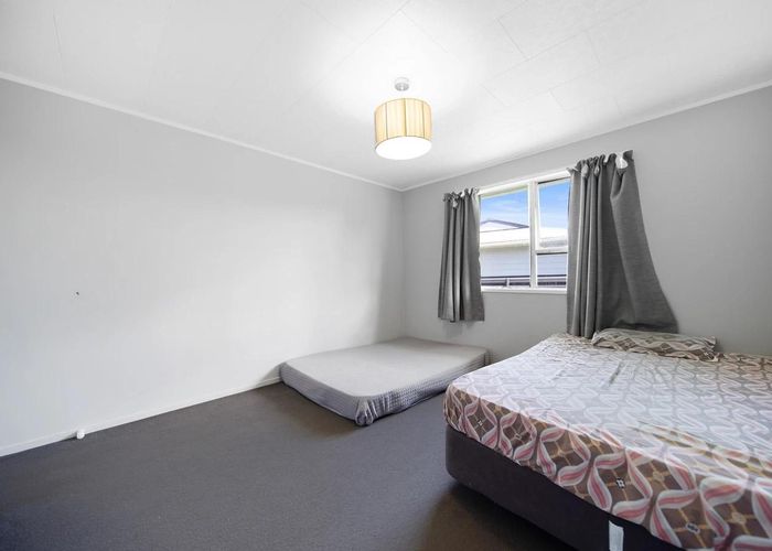  at 16 Palermo Place, Clover Park, Manukau City, Auckland