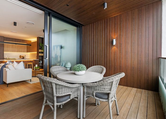  at 2/423 Beach Road, Mairangi Bay, North Shore City, Auckland